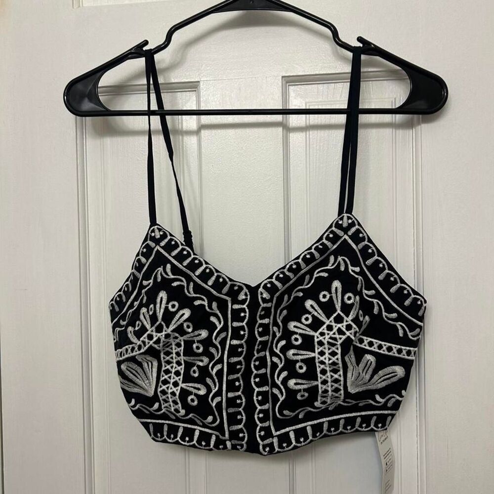 Cupshe Women's Black and Navy Crop-top